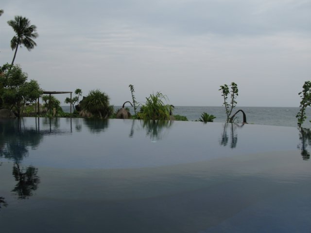 poolmitaussicht.jpg